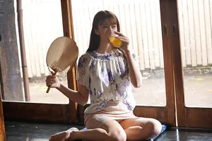 Mùa hè buồn chán ở quê chịch vợ yêu nhà sát bên thiếu thốn vì lấy ông xã già