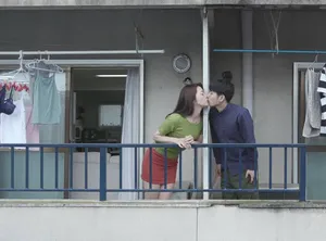 Tiếng rên của chị cạnh bên nhà bên và cậu thanh niên được lái máy bay