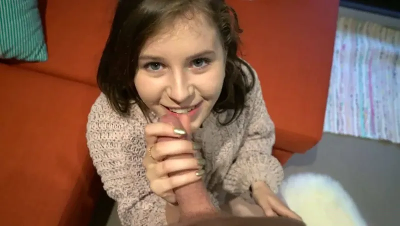 Xuất tinh ngập chiếc lỗ lồn hồng của ghệ dễ thương