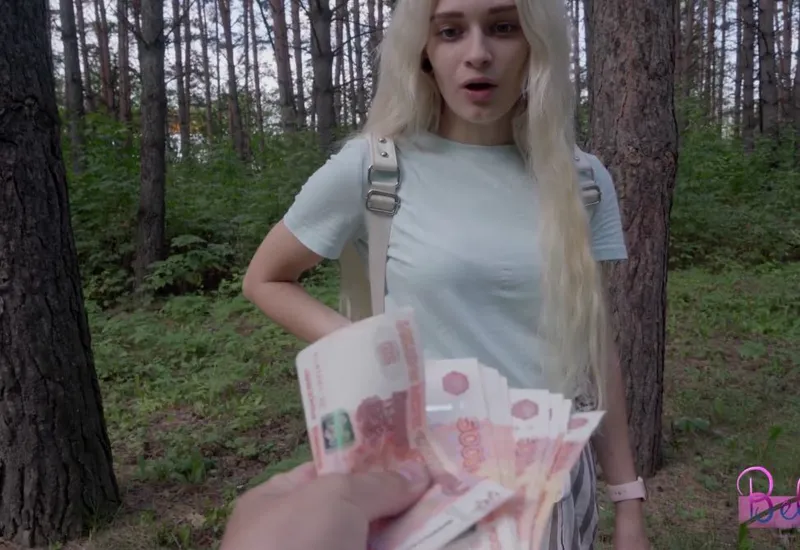 Dùng tiền gạ xxx em người yêu hám tiền ngay trong rừng vắng vẻ